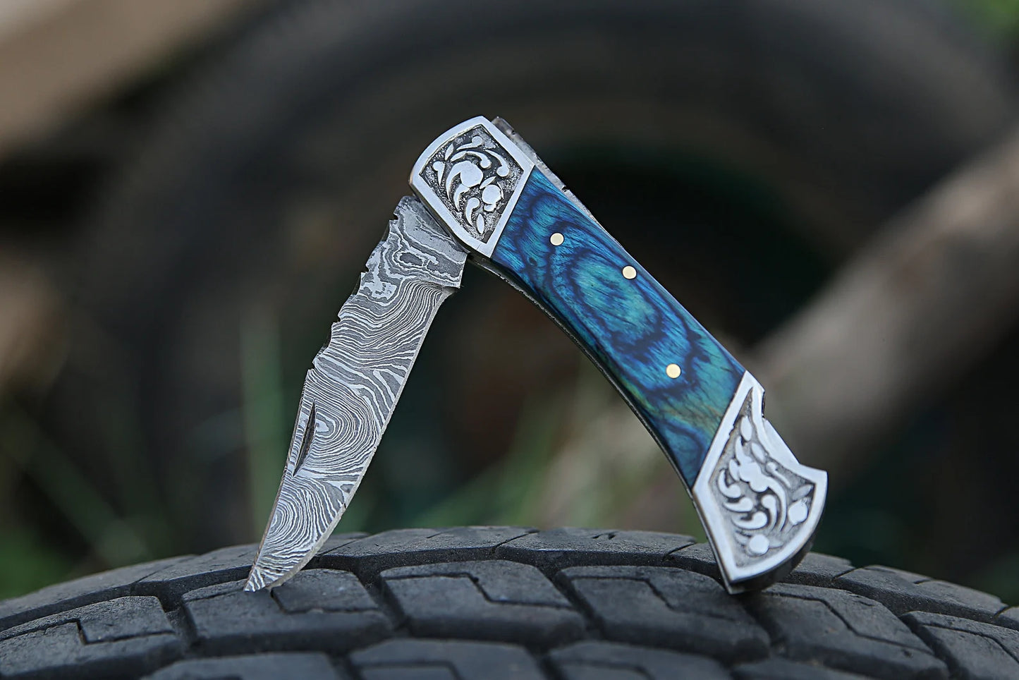 Back Lock Handmade Damascus Steel Pocket Knife Blue Wood
