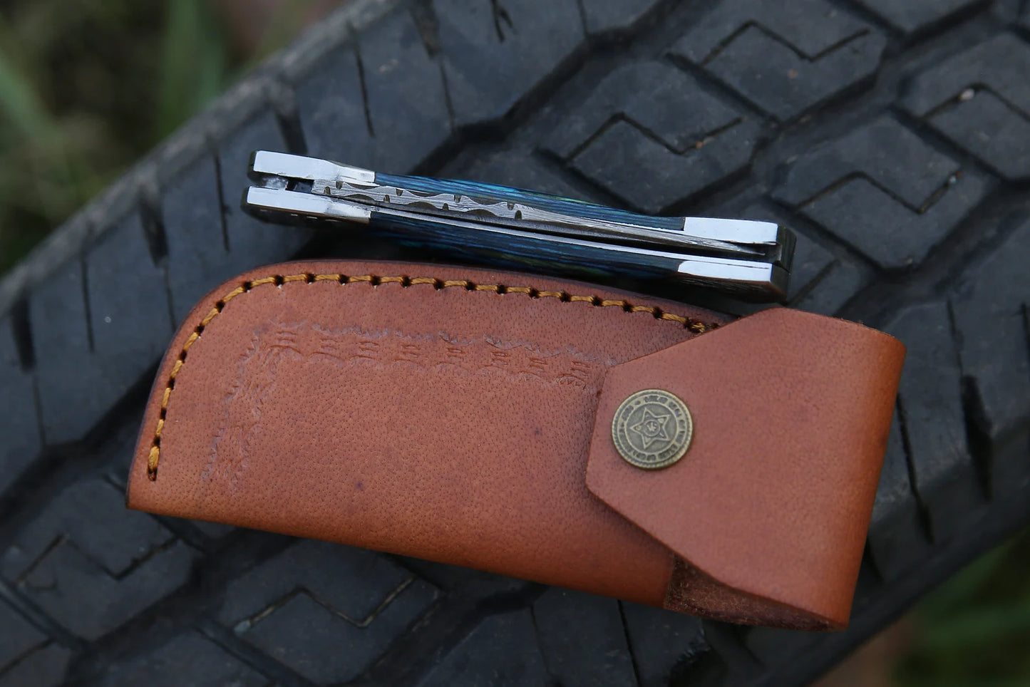 Back Lock Handmade Damascus Steel Pocket Knife Blue Wood