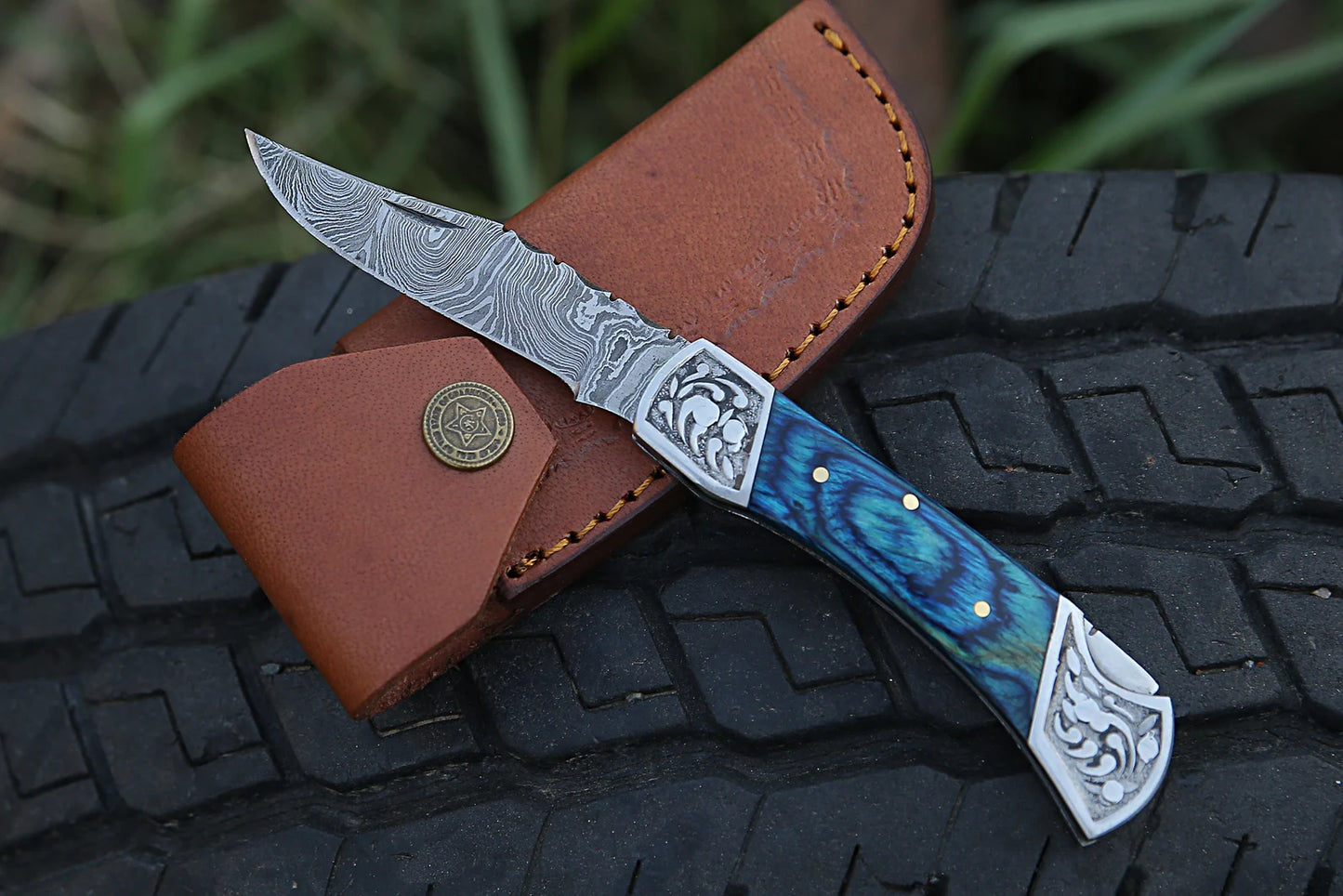 Back Lock Handmade Damascus Steel Pocket Knife Blue Wood