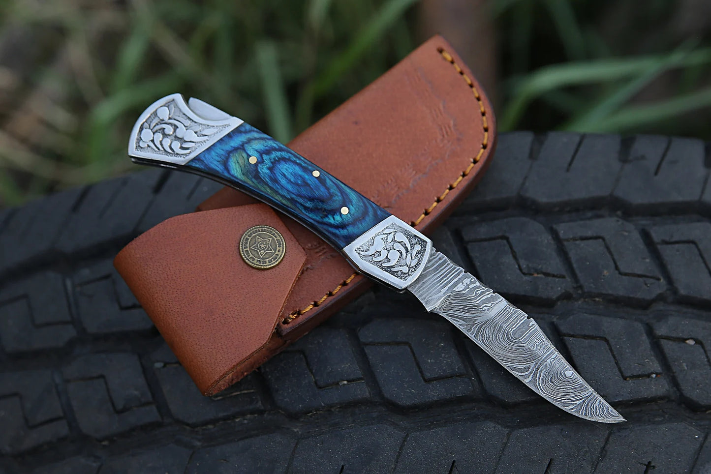Back Lock Handmade Damascus Steel Pocket Knife Blue Wood